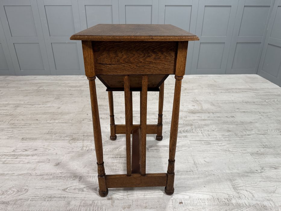 Конзолна маса - шкафче за шиене Д1099