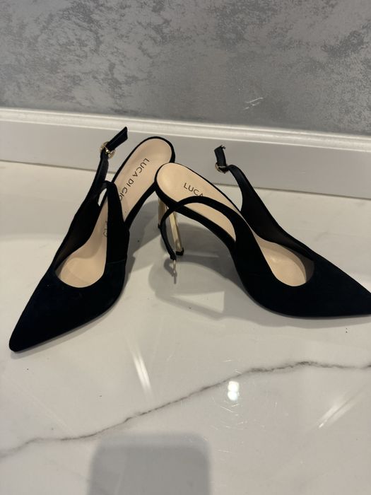 Pantofi cu toc ,piele intoarsa