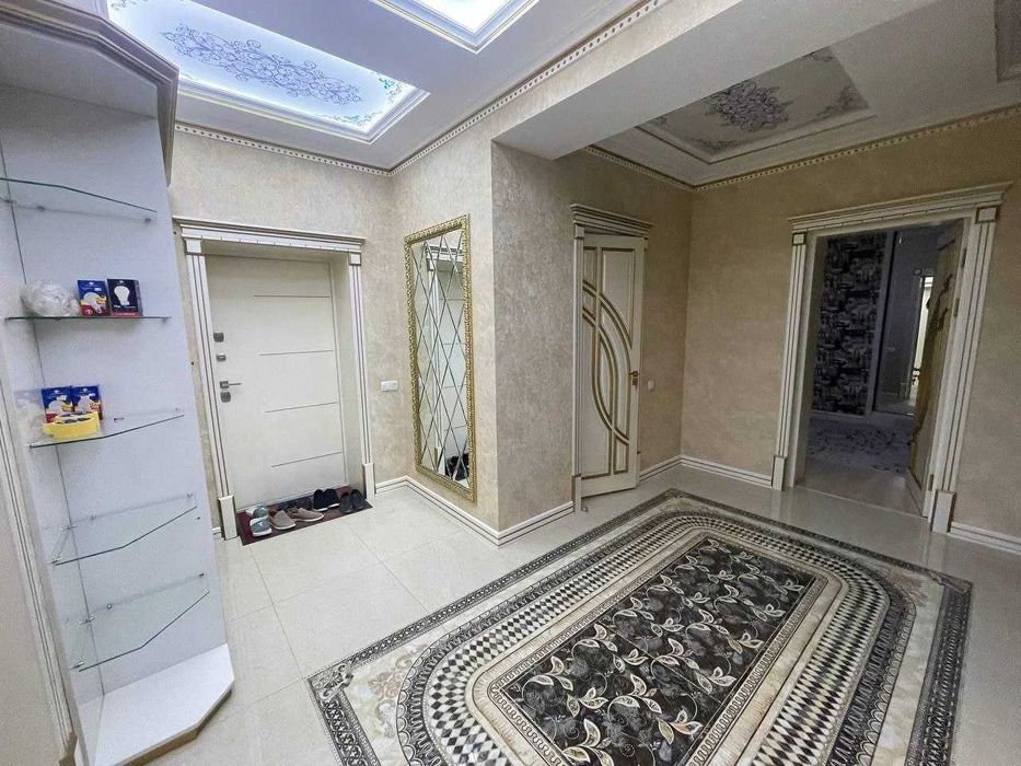 4х комнатная квартира на 4 этаже 142кв/м, в Самарканде