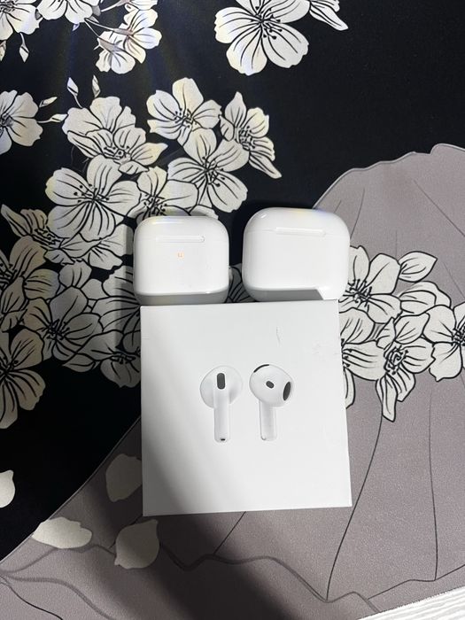 Продам 2 airpods