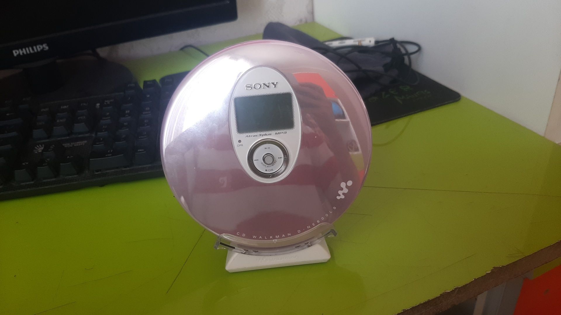 Mp3 CD WALKMAN D-NE800LS от компании сони , в новеньком состоянии