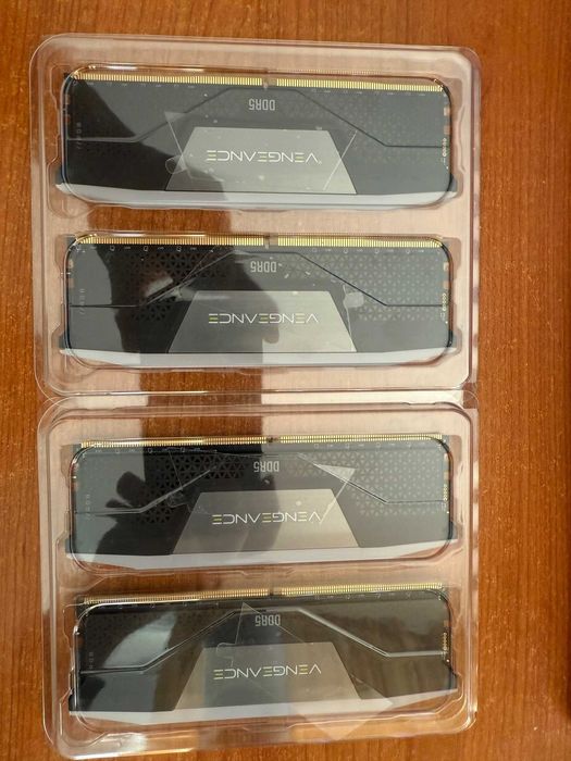 Памет Corsair Vengeance RGB DIMM Kit 192GB CMH192GX5M4B5200C38