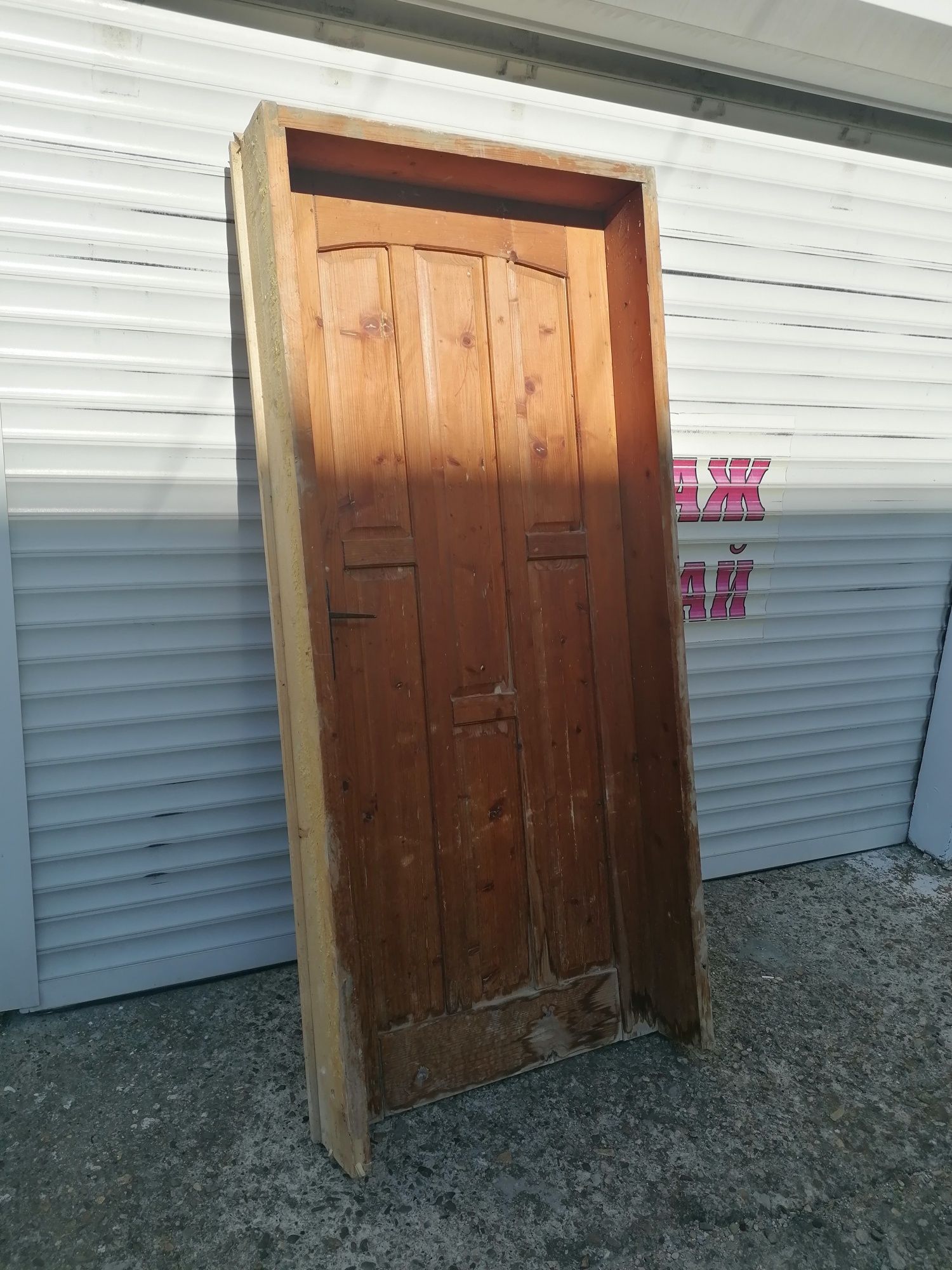 Интериорна дървена врата