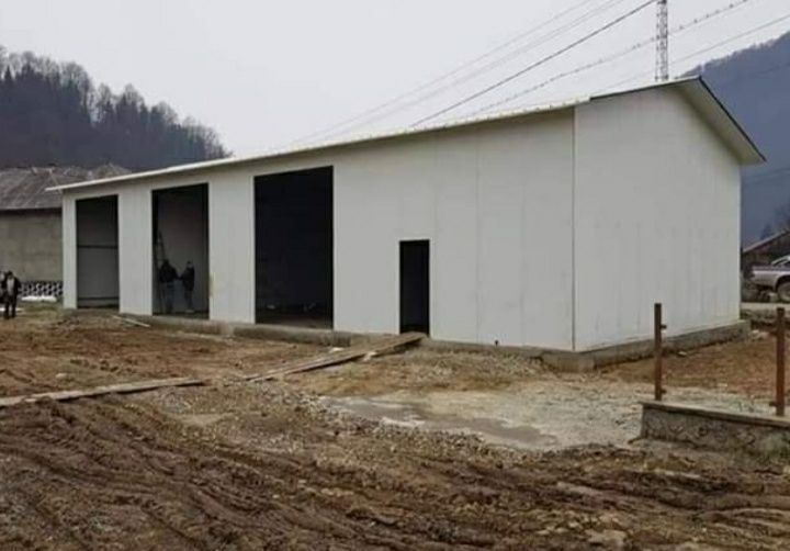 Vand hale metalice la comanda clientului