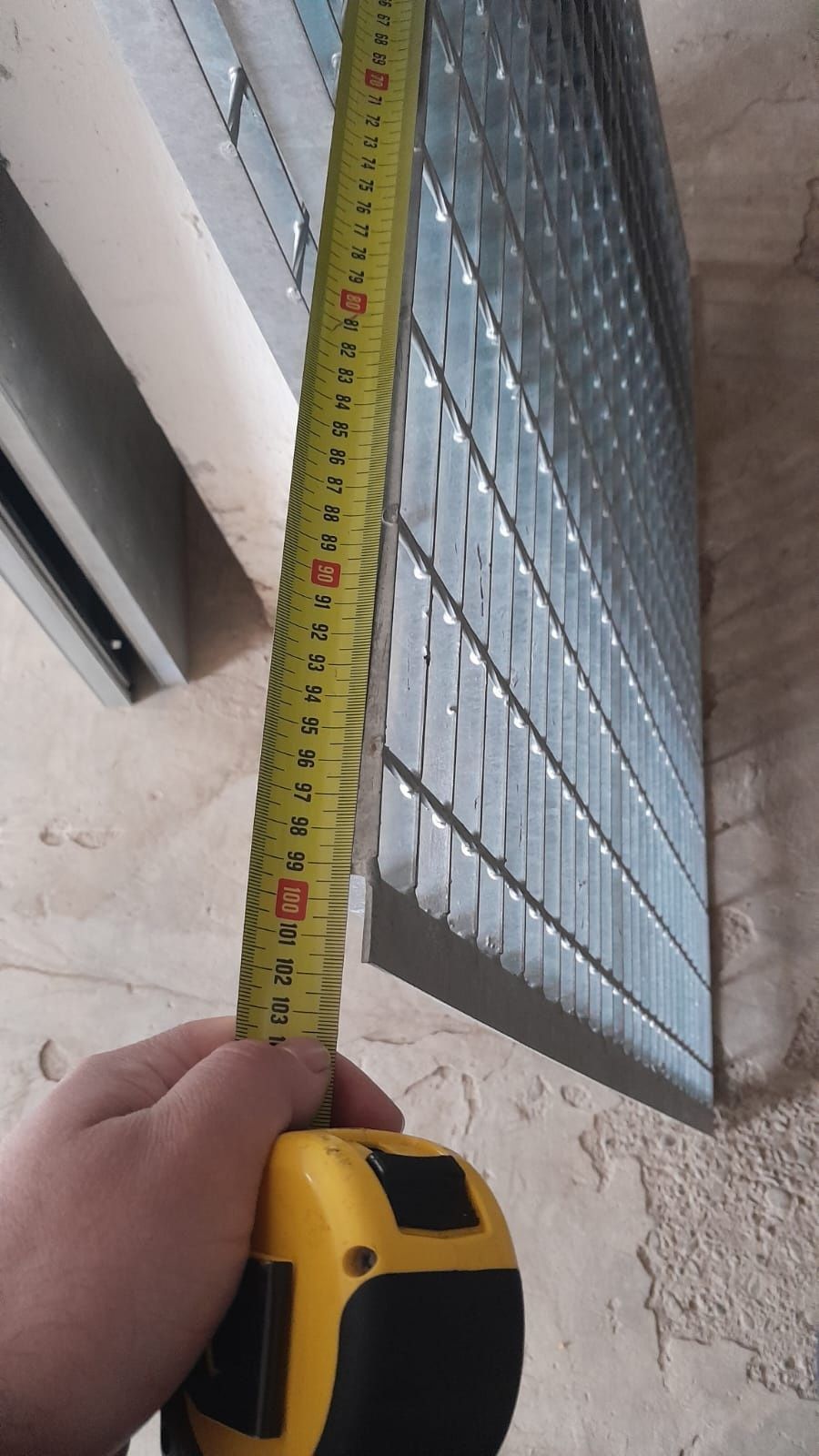 Trepte și grătare zincate
