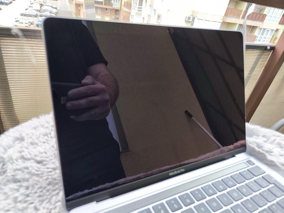 Apple MacBook 13" Pro 2020 4 Thunderbolts TouchBar i5 16gb ram, 512gb