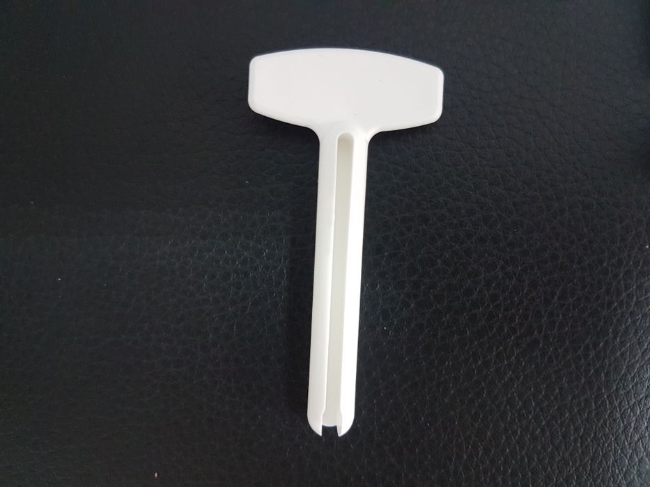 Ключ для выдавливания краски из тюбика