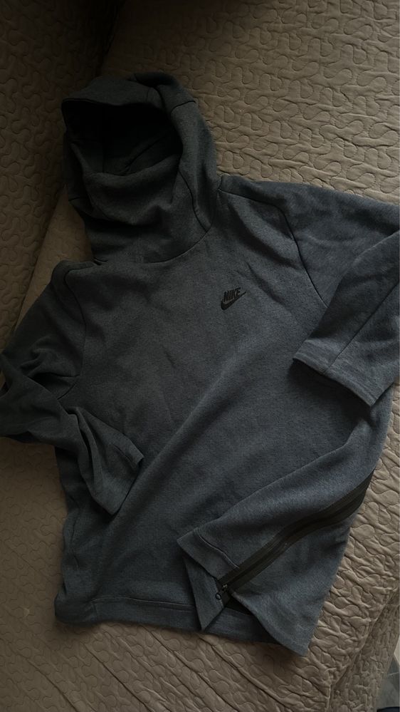 Nike tech fleece размер Л 100 лв