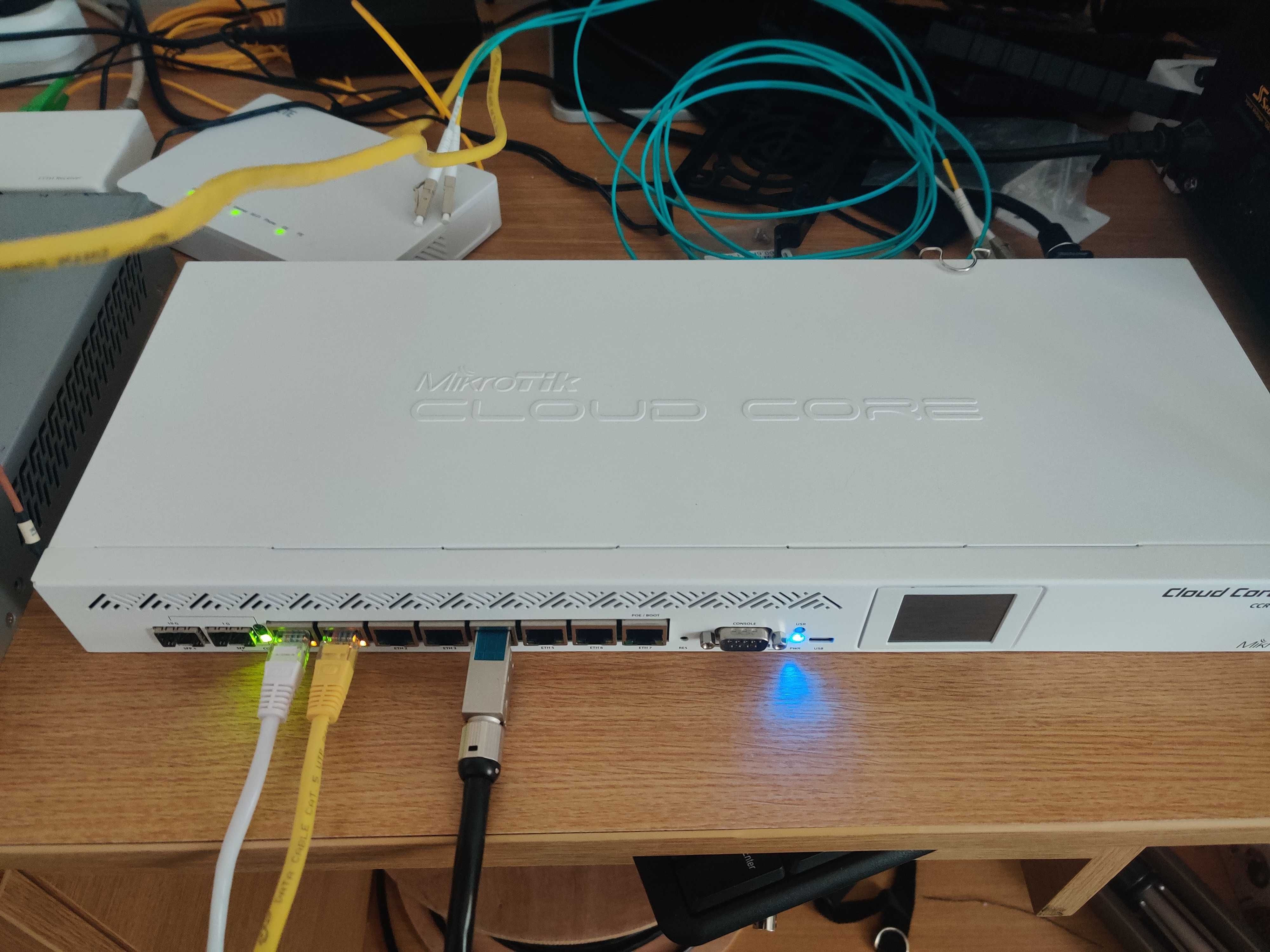 Router MikroTik CCR1009-7G-1C-1S+ impecabil, RouterOS v7.13.2