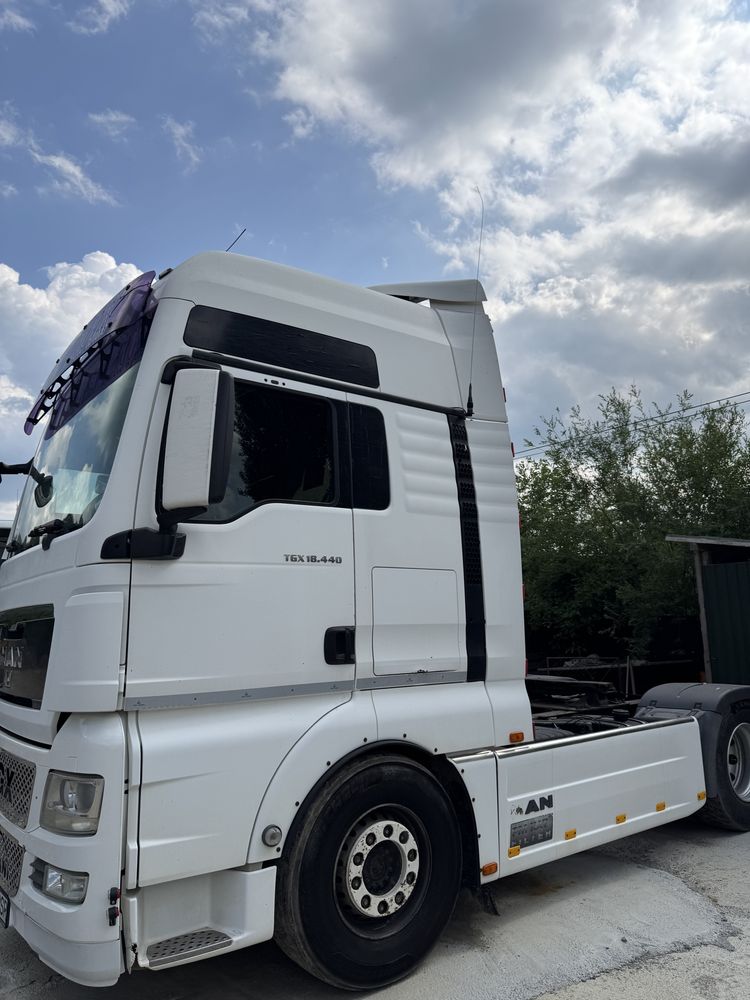 Cap tractor man TGX18.440