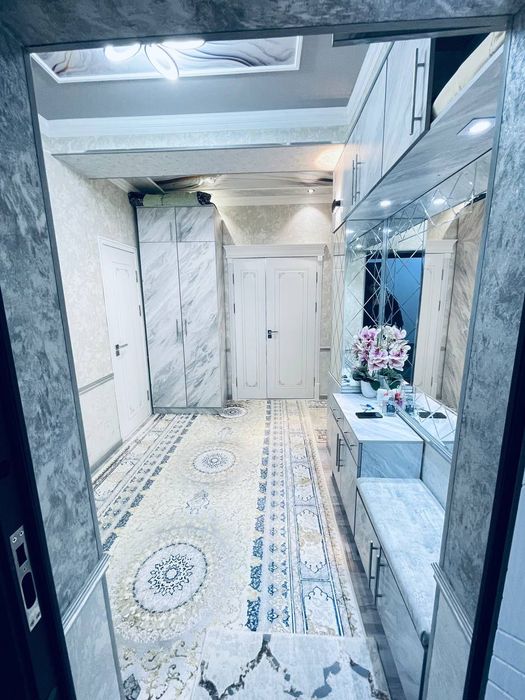 Uy srochna sotiladi 104 m2