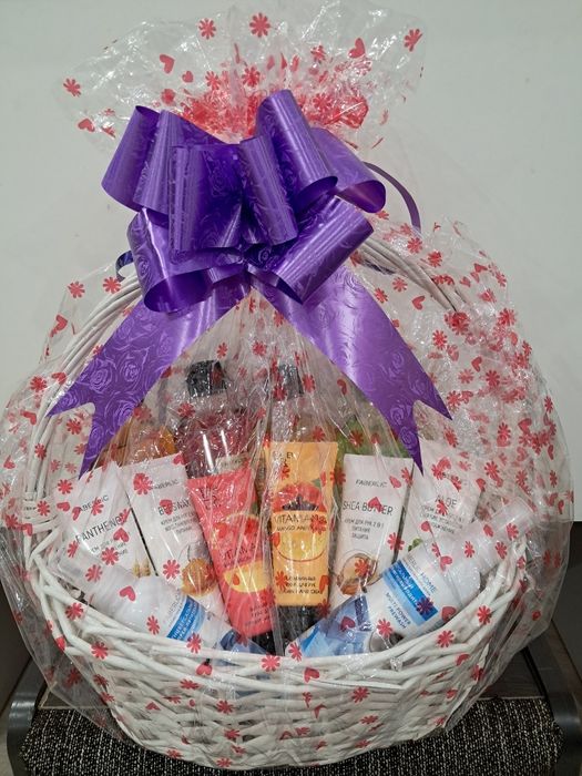 Продам корзину с продукцией Фаберлик қоржын-қалта-подарки, тойбастар