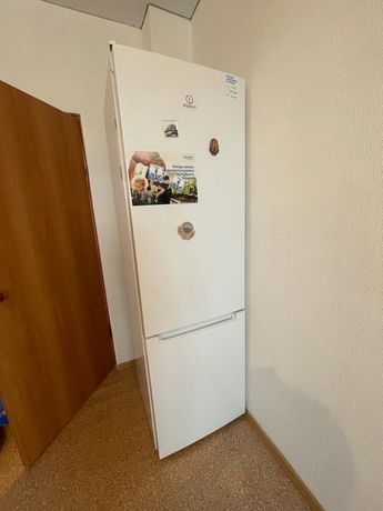 Холодильник indesit!