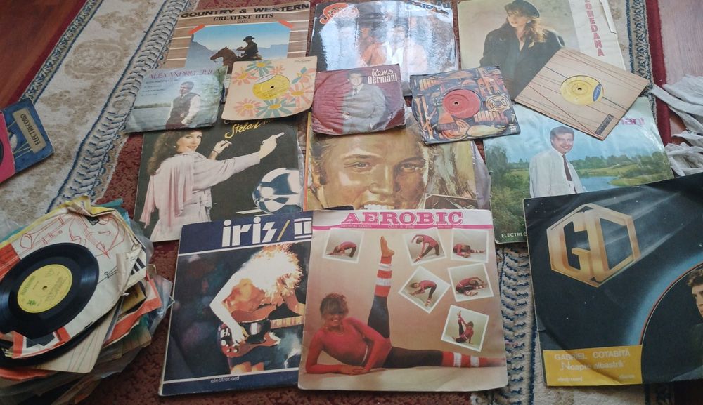 Vând Placi Vechi De Ascultat Muzica Pik-Up Vinil