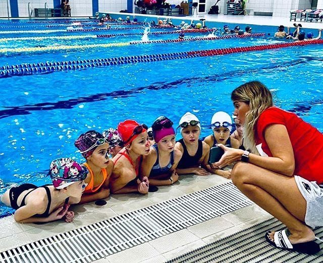 Треньор по плуване