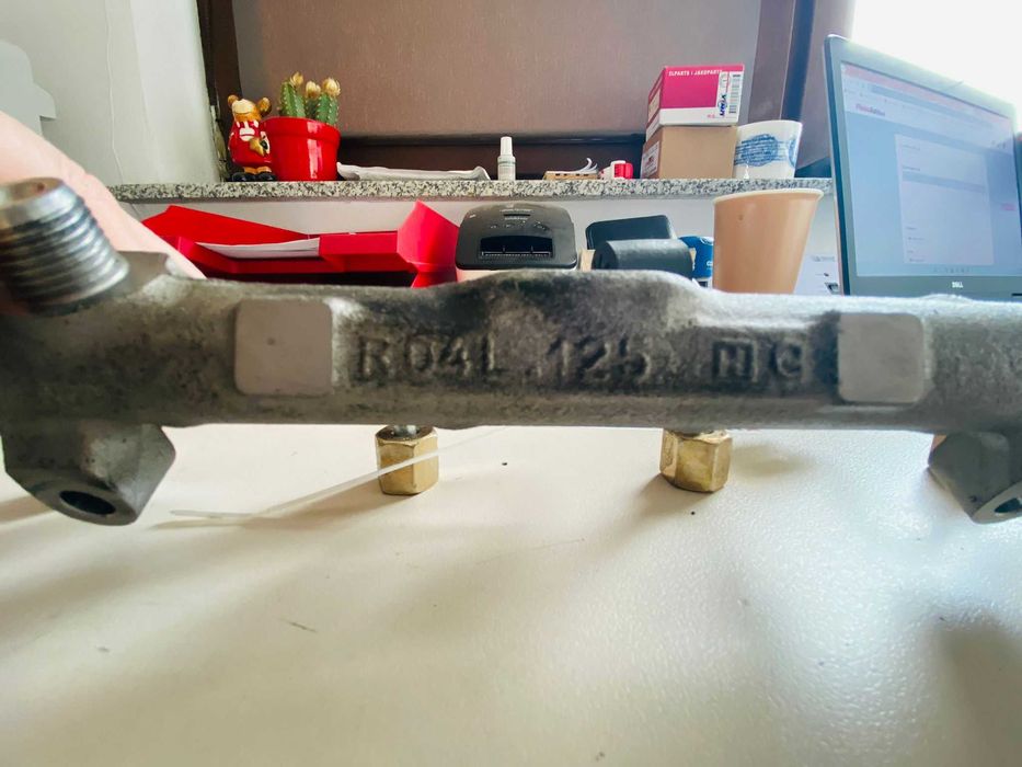 Rampa injectoare VW Tiguan 2.0 04L130764C BND V740