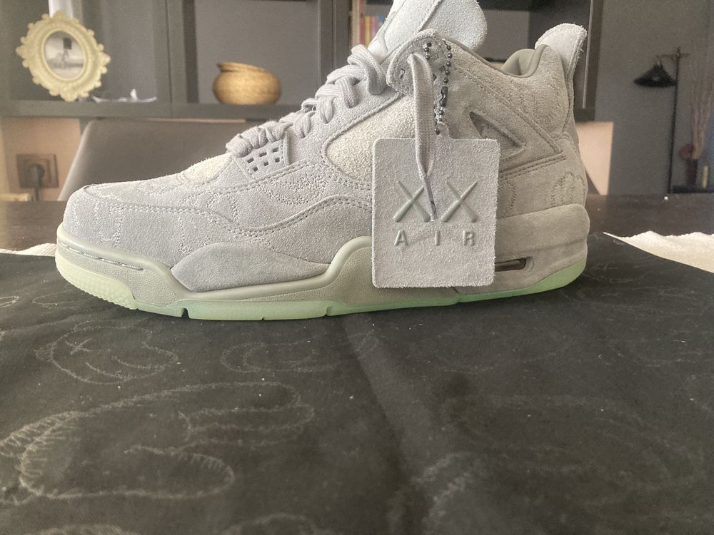 Air jordan 4 kaws grey