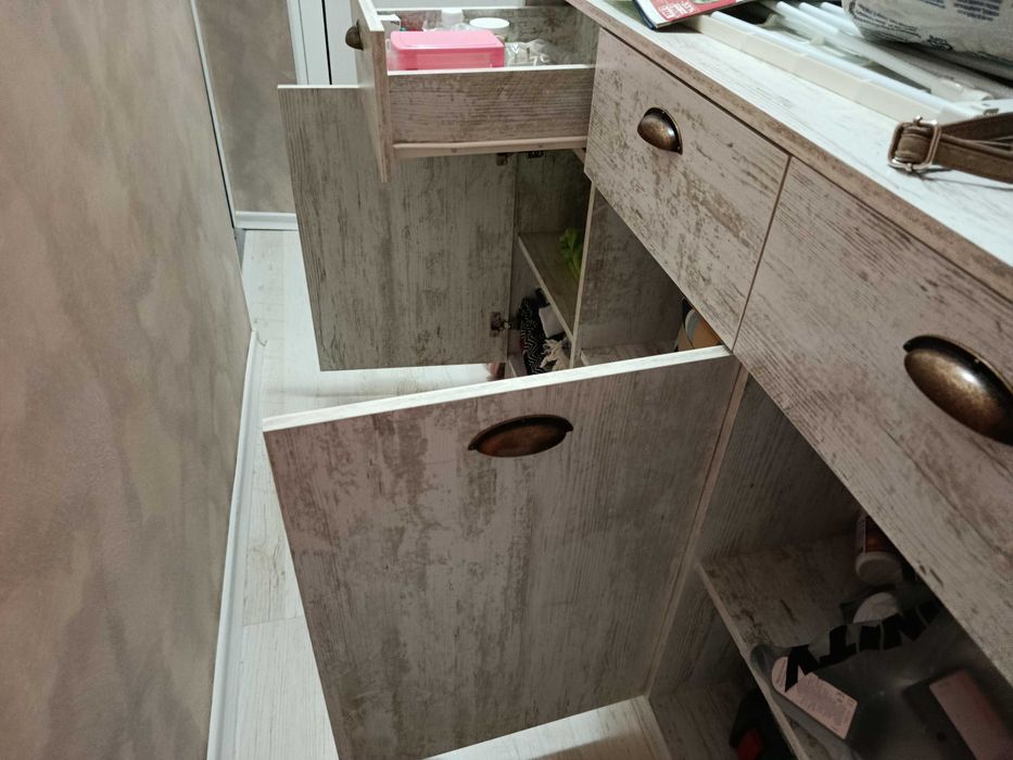 Продавам скрин.Чисто нов