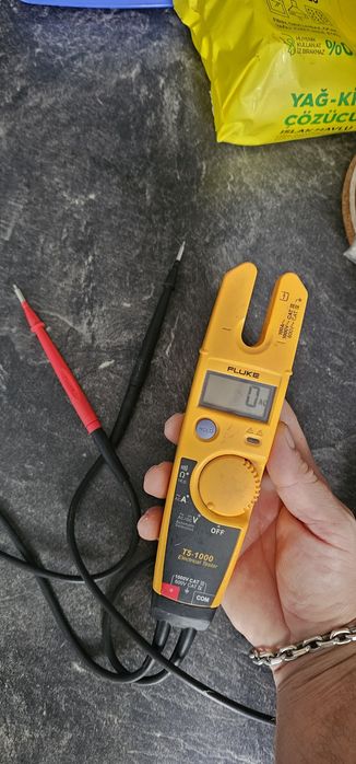 TESTER  FLUKE T5.  ( 1000 )