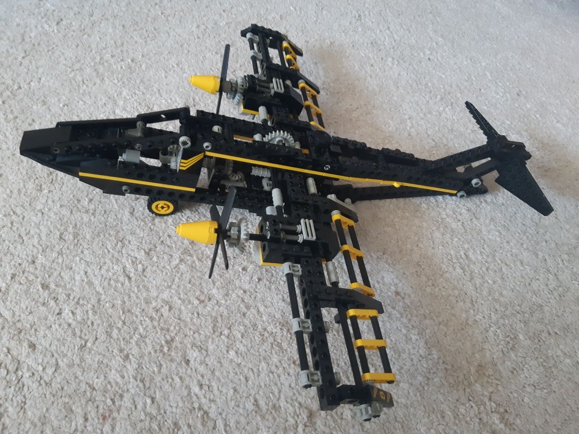 Lego avion tehnic