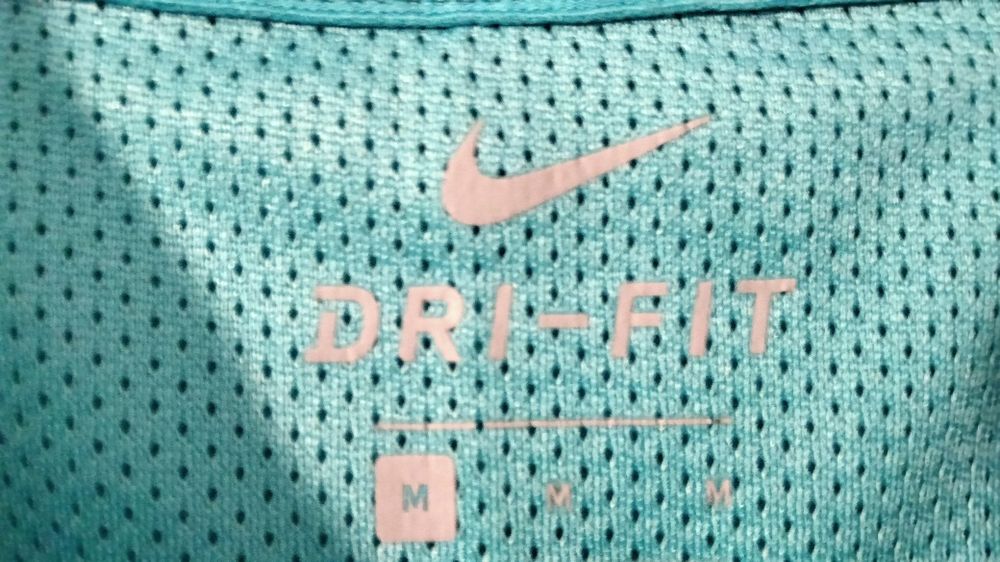 Schimb / Vand BluzanNike Dry fit - Medium