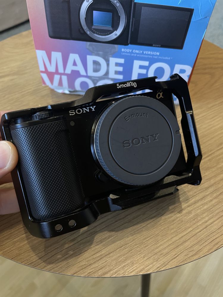Sony ZV-E10 - Почти Нова + SmallRig Cage