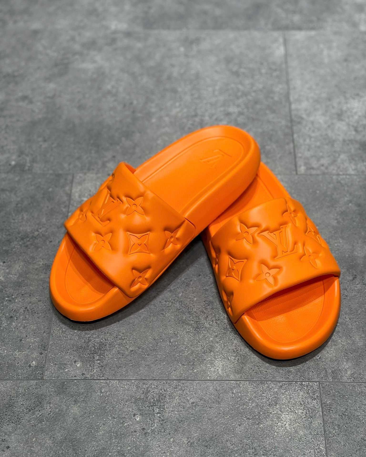 Papuci / slapi Louis Vuitton Premium