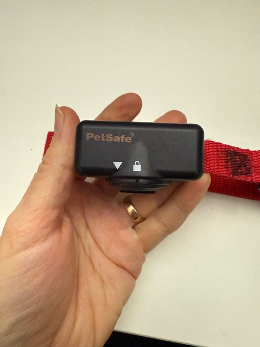 Zgarda ultra-usoara + 2 baterii pentru perimetrul PETSAFE Bc 103 om