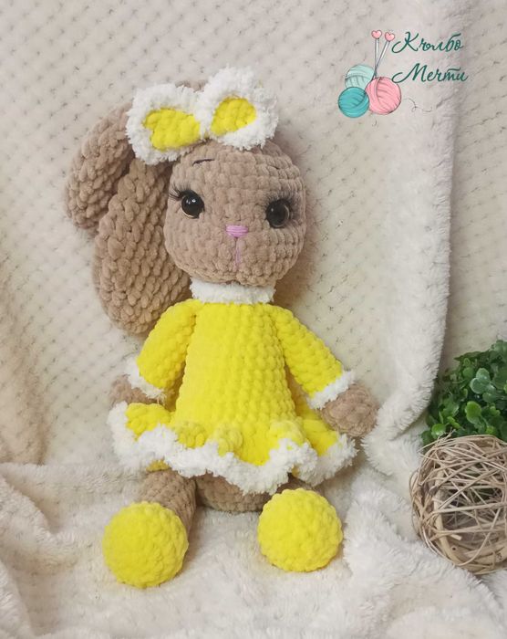 Плюшено ръчно изплетено зайче