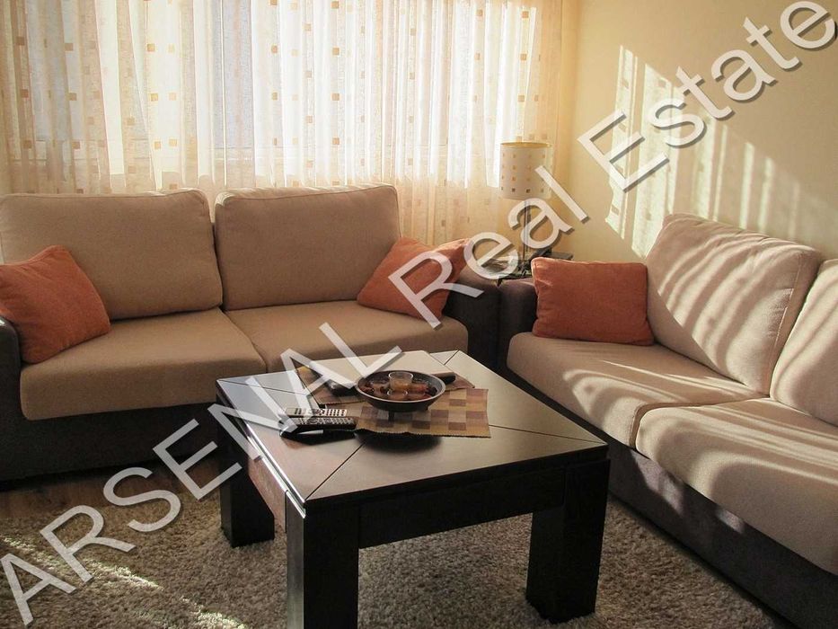 Тристаен апартамент под наем, Бъкстон