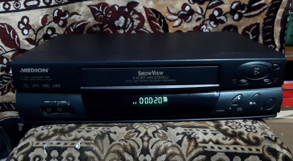 Vând videorecorder medion stereo stare bună