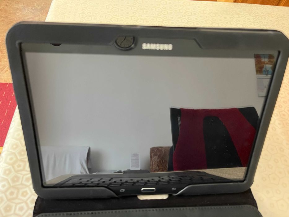 Tableta Samsung Galaxy Tab4 (T535) cu tastatura bluetooth