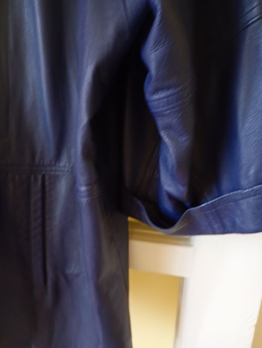 Scurta dama din piele