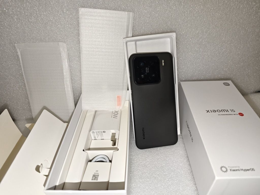 Чисто нов Xiaomi 15 Black ,16RAM/512GB с  90W charge Global version,,