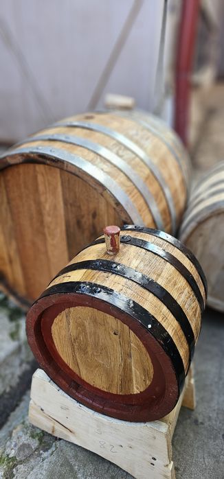 Vând butoi butoaie lemn sau repar butoaie lemn