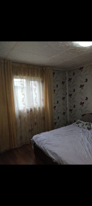 Vind casă plus curte de locuit