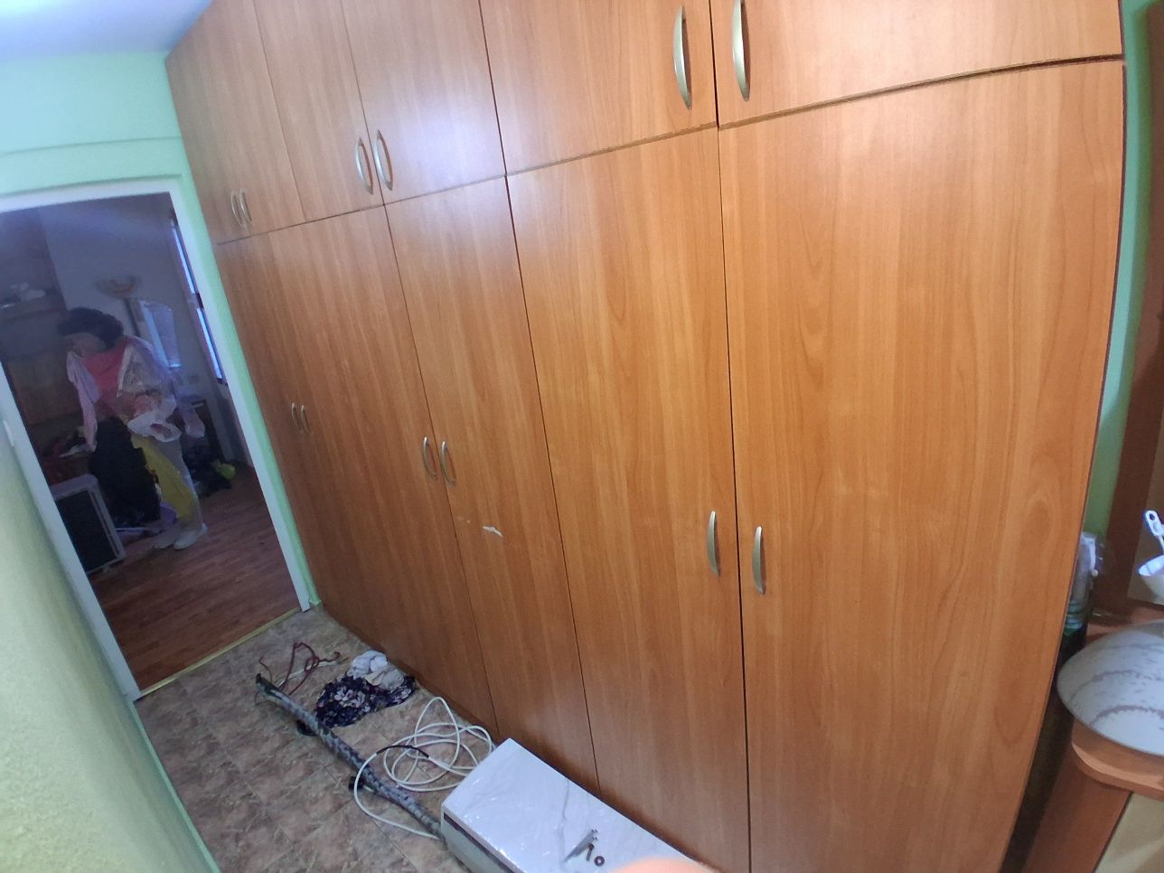 Мебели в отлично състояние.