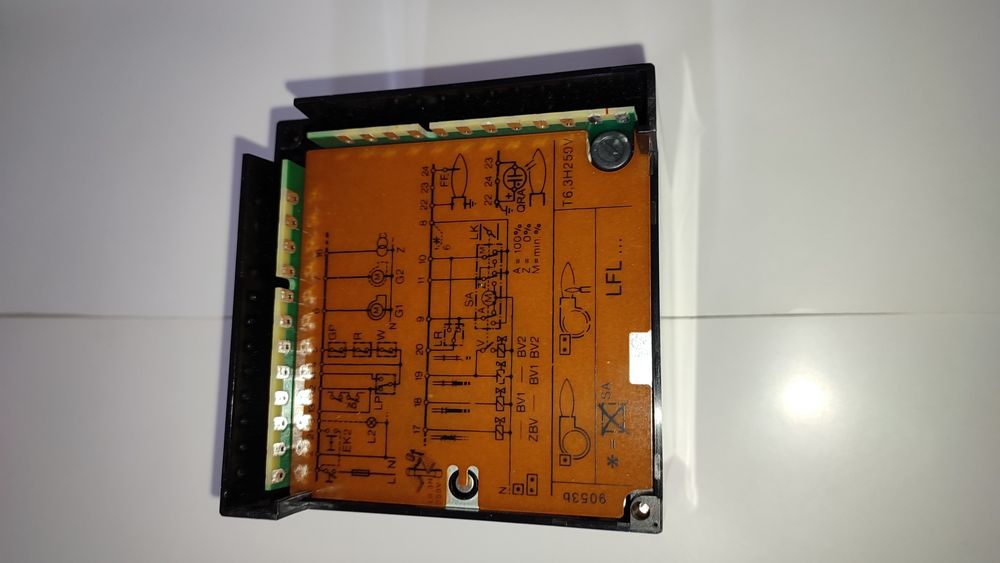 Siemens LFL1.322 Универсальный топочный автомат.