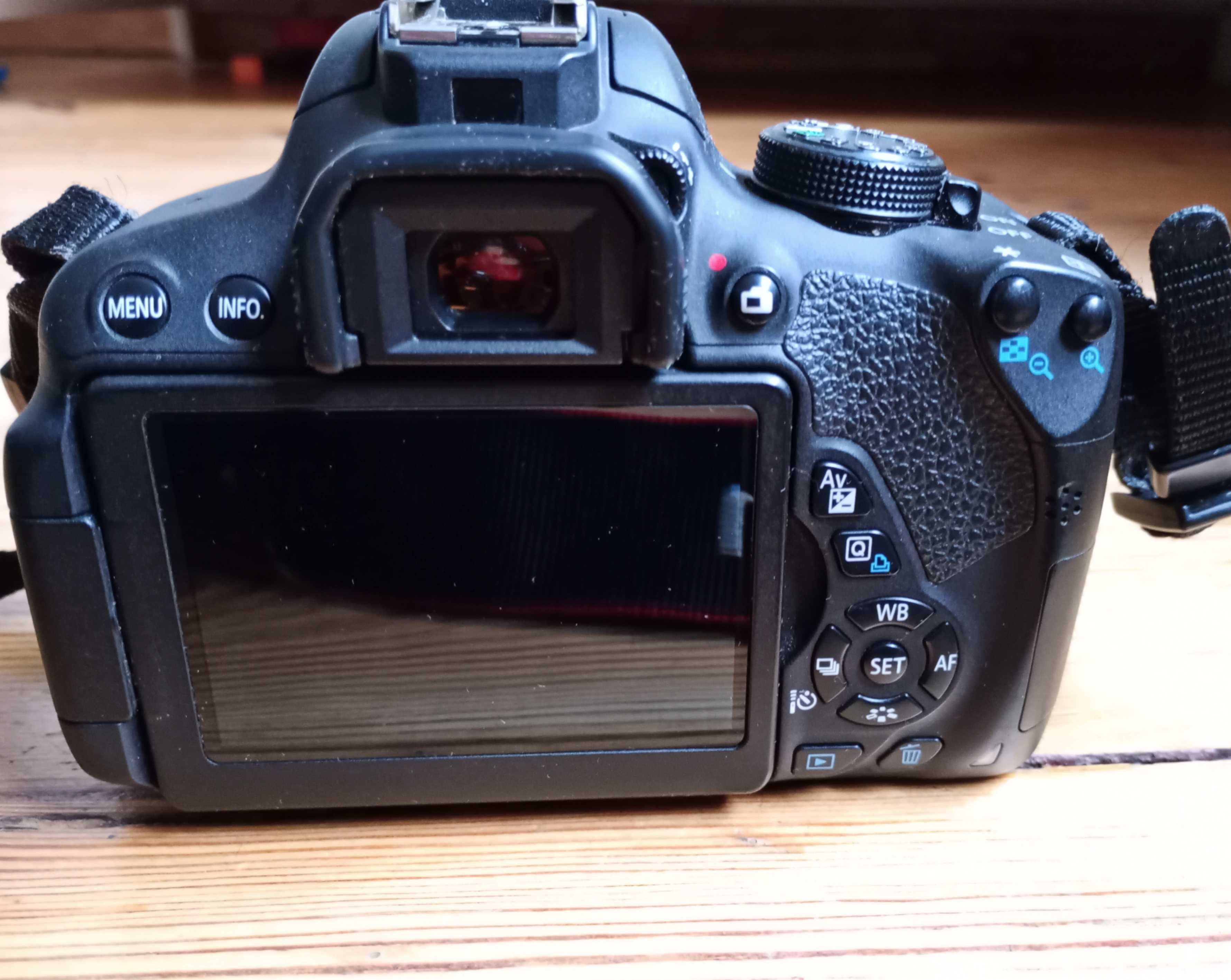 Canon EOS 700D, 1 обектив (18-55mm), 32GB SD, чанта