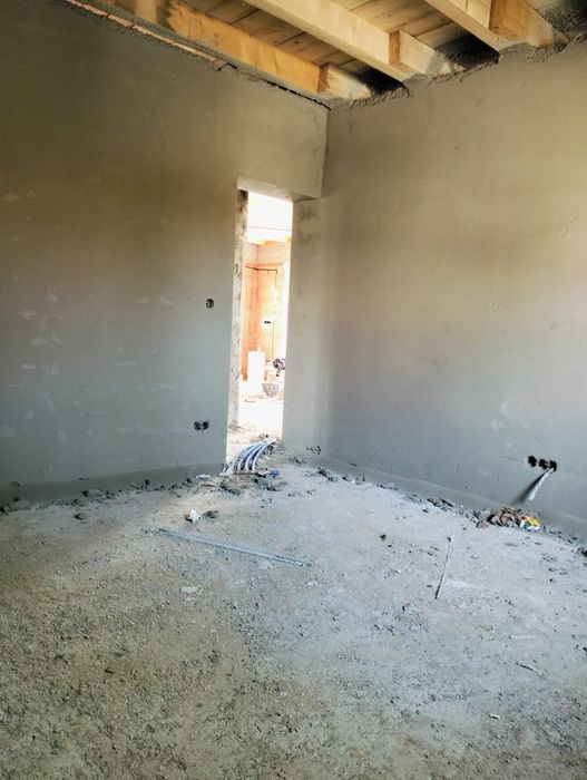 Executam Tencuiala Mecanizata pe baza de var ciment sau ipsos.