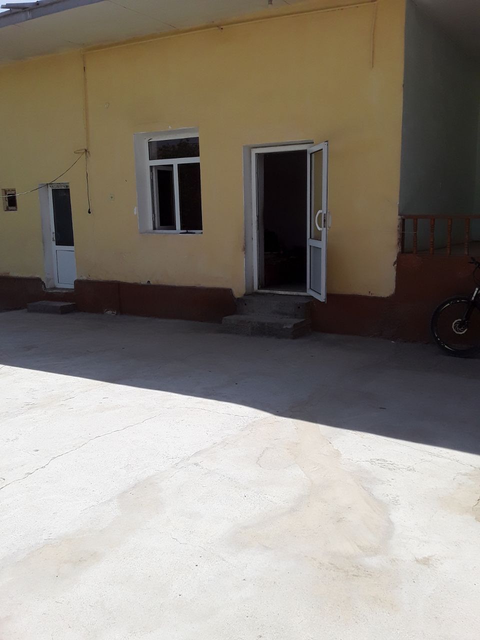 Uy yashash hovli