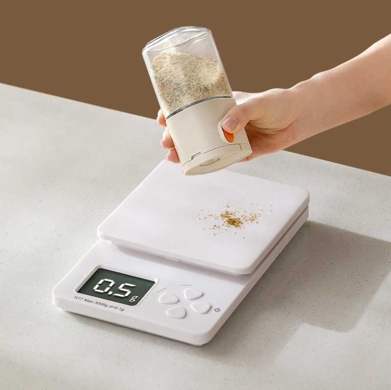 Recipient ermetic multifunctional pentru condimente din sticla