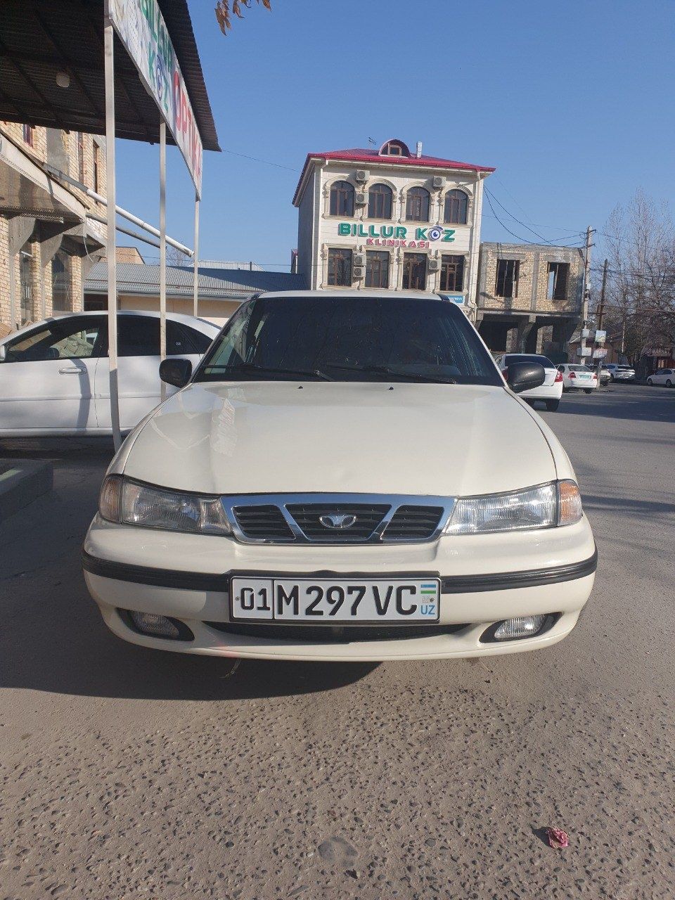 Нексия 1 . 2003 йил
Motor 1.5 dons 
Yurgani 500 min
Narxi 3.200