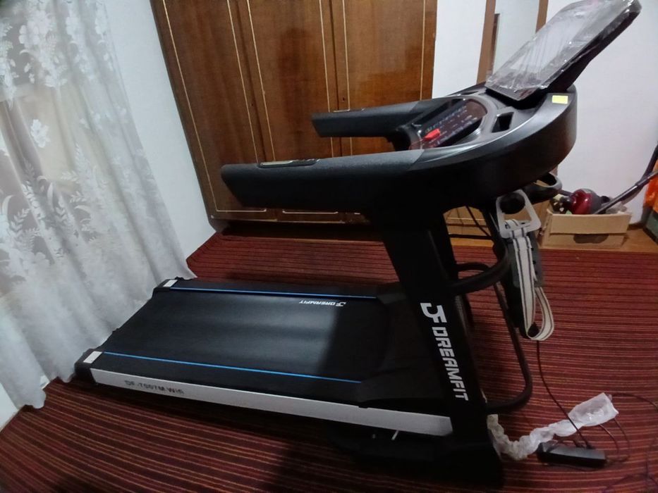 Продается срочно беговая дорожка пользовались месяц !