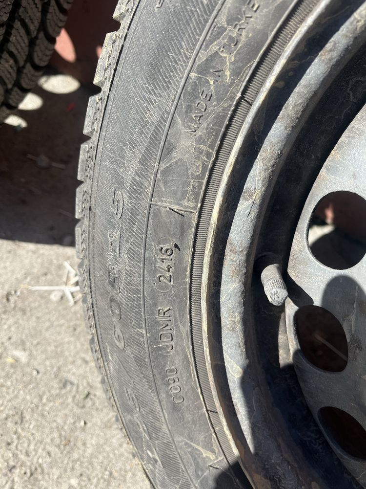 Зимни гуми 185/60R15