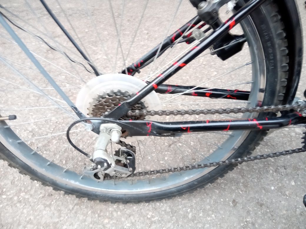 Se oferă se vânzare o bicicletă cu roti pe 24