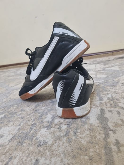 Футзалка NIKE TIEMPO чёрный размер 38