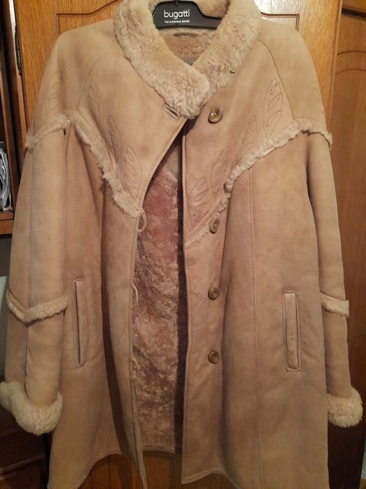 Vand costum piele și cojoc