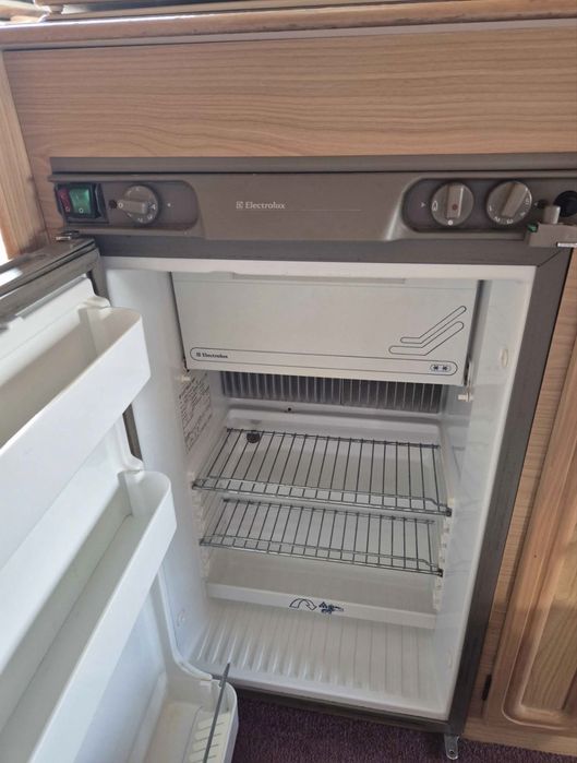 Vând sau schimb cu mașina rulotă Bailey Ranger 4 persoane