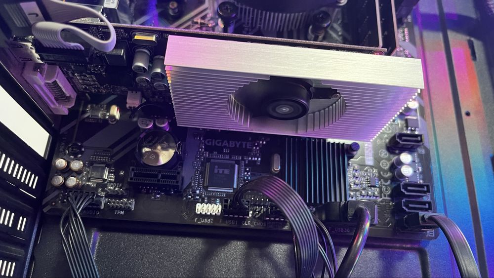 Продам видеокарту Palit GeForce GT 730 1 GB DDR3 128bit + драйвера